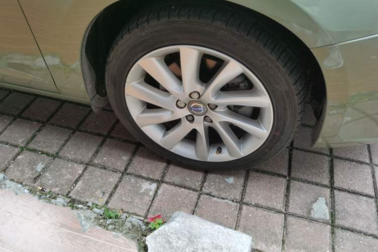 Used Volvo S60 2017 S60L T4 Smart Range Edition Right Front Wheel Hub