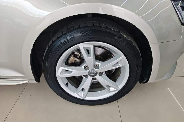 Used Audi A4L 2018 30th Anniversary Edition 40 TFSI Trendy Model Right Front Wheel Hub