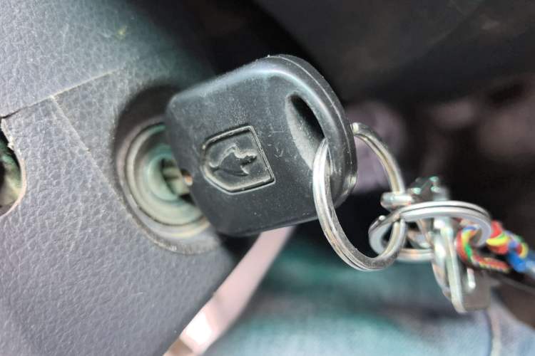 Used Jinbei New Hiace S 2021 1.5L Business Central Air-Conditioned Van China VI Standard SWC15M Vehicle Key