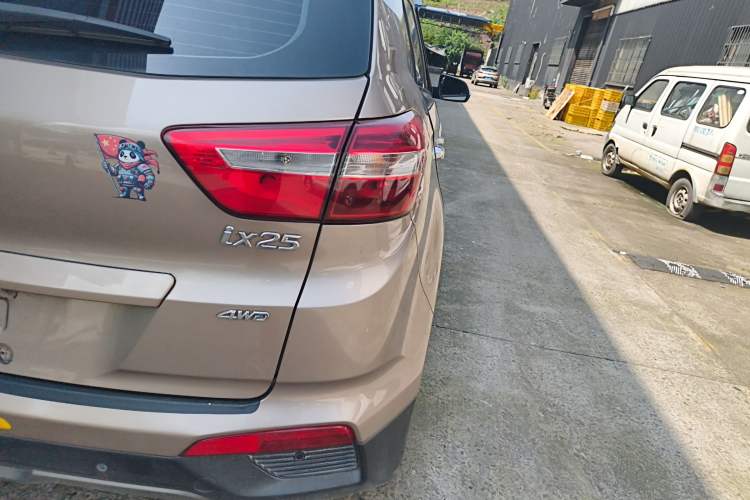 Used Hyundai ix25 2015 1.6L Automatic Two-Wheel Drive Smart GLS Trim Exterior 3