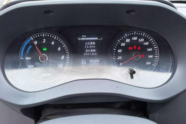 Used Wuling Yangguang 2024 300km Comfort-Grade Passenger Van 60kW