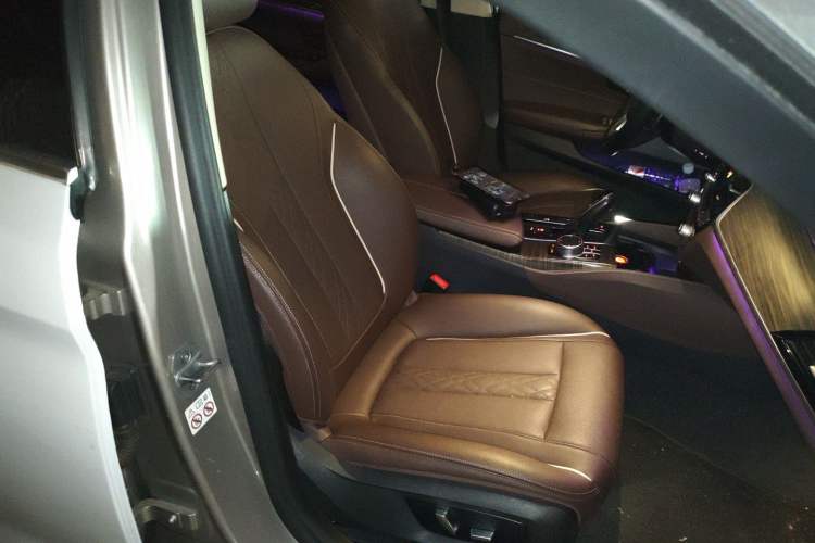 Used BMW 5 Series 2021 530Li Leading Luxury Package Right Front Seat