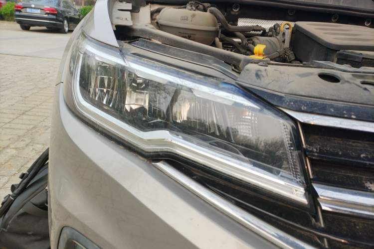 Used Volkswagen Bora 2019 1.5L Automatic Elite Version Right Front Headlight