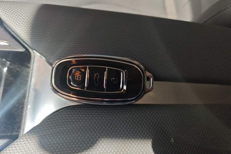 Used Hongqi E-QM5 2022 431 km Charge & Enjoy Edition Vehicle Key