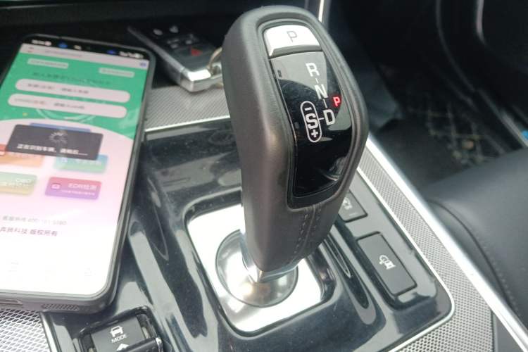 Used Jaguar XEL 2020 2.0T 200PS R-DYNAMIC Youth Sports Edition Gear Lever