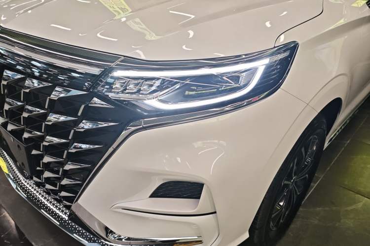 Used Roewe iMAX8 New Energy 2025 1.5T DMH Lu Zun Deluxe Edition
