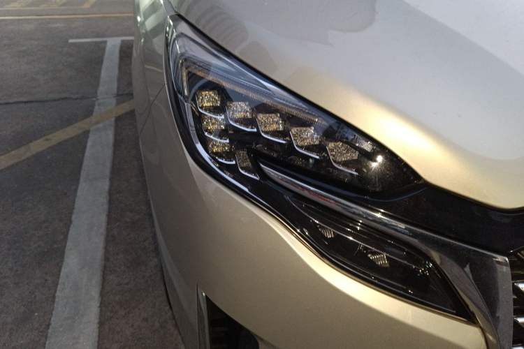 Used Buick GL8 2022 ES Landtrek 653T Luxury Edition