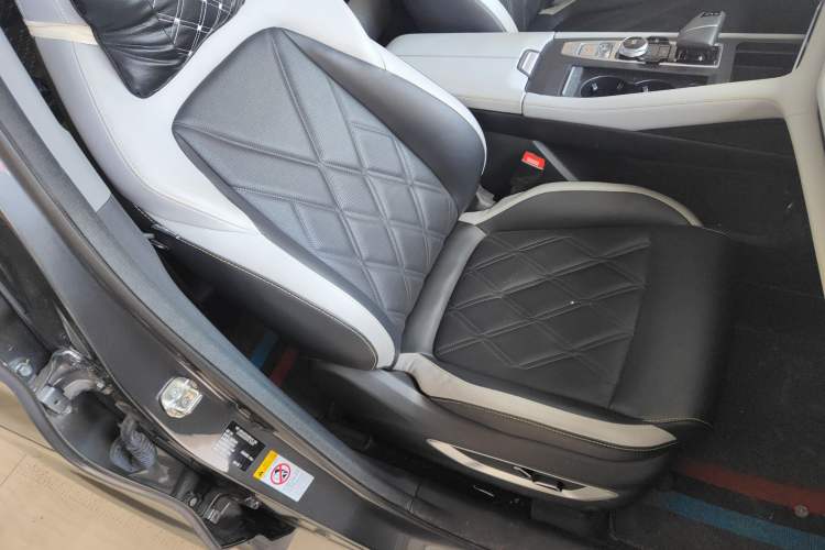 Used Changan CS75 PLUS 2023 3rd Generation 1.5T Automatic Prestige Model
