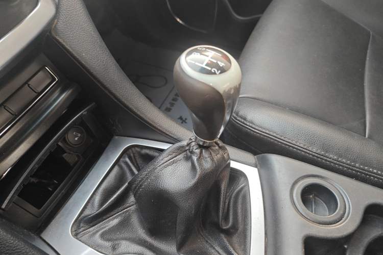 Used JMC Yuhu 7 2016 2.4T Four-Wheel Drive Ultra-Luxury Edition JX4D24
