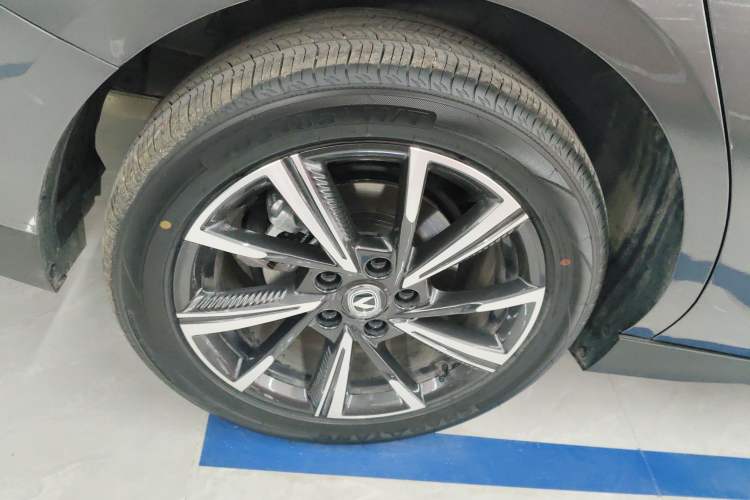 Used CHANGAN Eado 2025 Blue Whale 1.5T 500Bar Prestige Model
