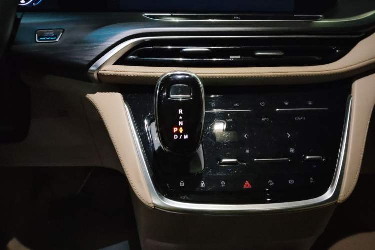 Used Buick GL8 2021 ES Landtrek 653T Luxury Model