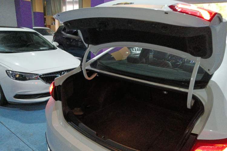 Used Chevrolet Malibu XL 2021 535T Automatic Sport Edition Trunk