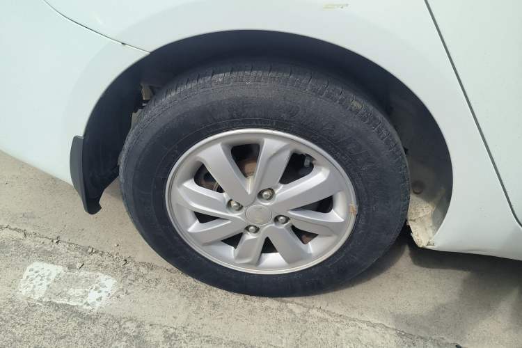 Used Kia K2 2015 Sedan 1.4L MT GLS Right Rear Wheel Hub