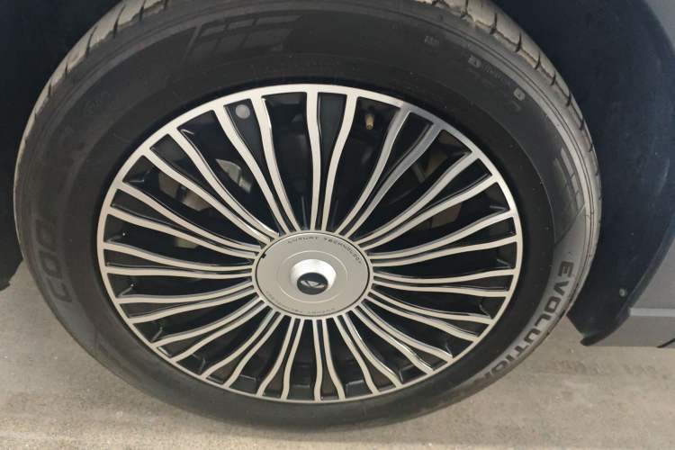 Used Chery Fengyun T9 2024 120 Long-Range Flagship Version 7 Seats Ternary Lithium Left Front Wheel Hub