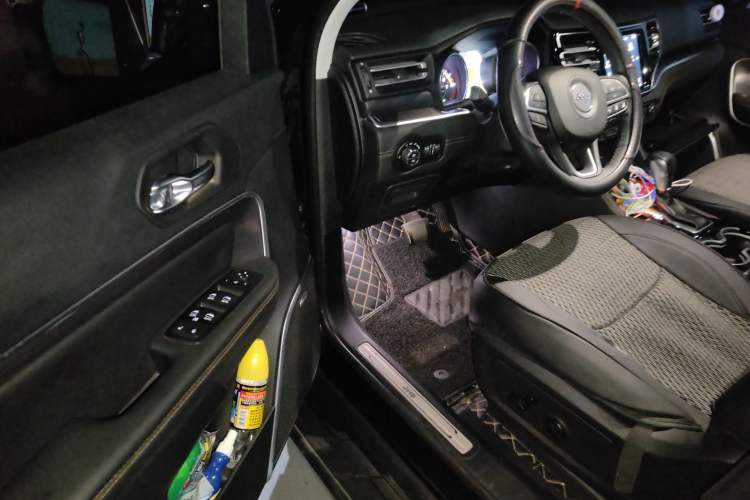 Used Jeep Grand Commander 2018 2.0T Four-Wheel Drive Smart Enjoyment Version China V Emission Standard Driver Seat