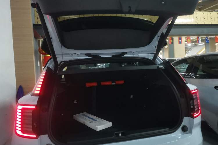 Used Volvo EX30 2025 Rear-Drive Long-Range Version Ultra