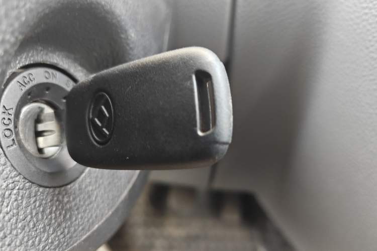 Used SAIC MAXUS Xintu V80 2019 2.5T Classic Edition 6-Speed Manual – Aoyuntong Short Wheelbase Mid-Height Design 5/6 Seats Vehicle Key