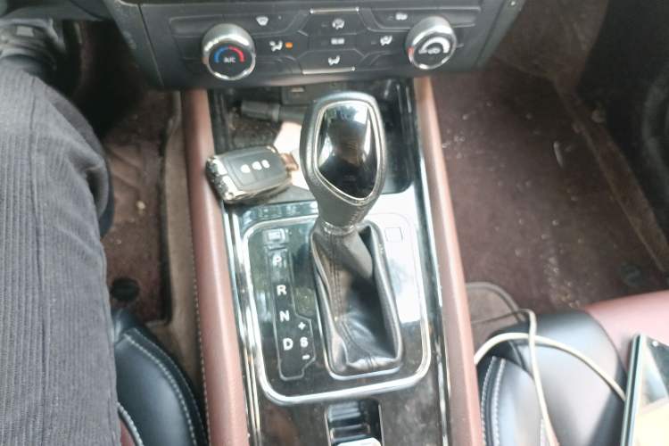 Used Dongfeng Fengon 580 2017 1.5T CVT Comfort Model Gear Lever