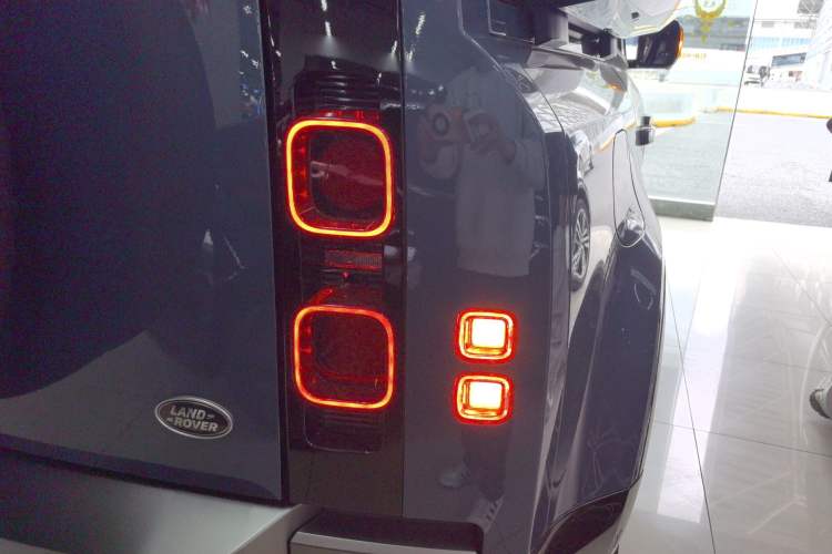 Used Land Rover Defender 2023 Facelift 110 3.0T P400 X-DYNAMIC HSE