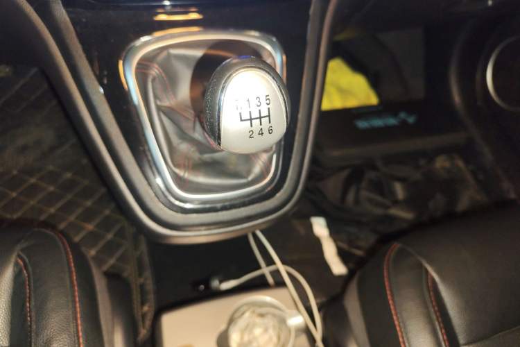 Used Haval H6 2015 Upgraded Model 1.5T Manual Two-Wheel Drive Elite Version
