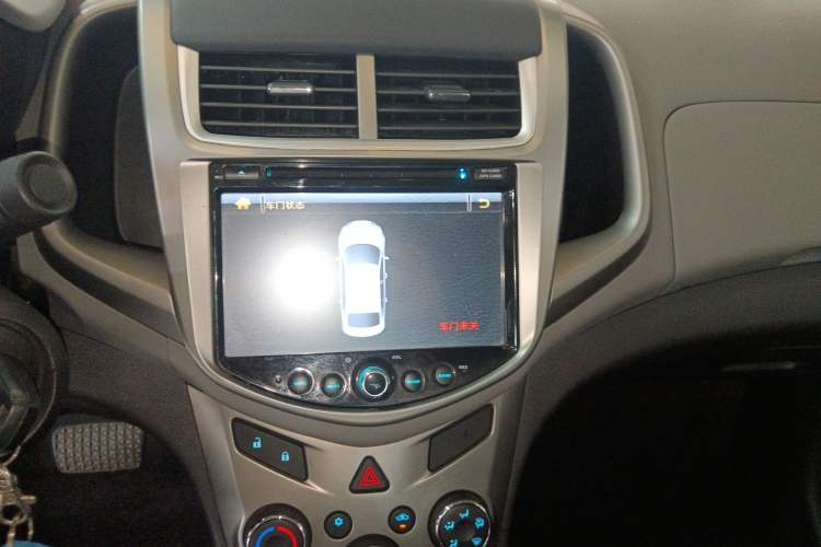 Used Chevrolet Aveo Sonic 2014 Sedan 1.4SL AT Fashion Edition
