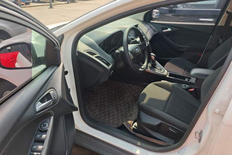 Used Ford Focus 2017 Hatchback 1.6L Automatic Comfort Plus SmartDrive Edition
