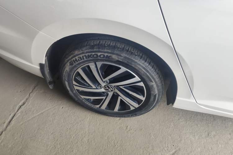 Used Volkswagen Lavida 2021 1.5L Automatic Comfort Edition Right Rear Wheel Hub