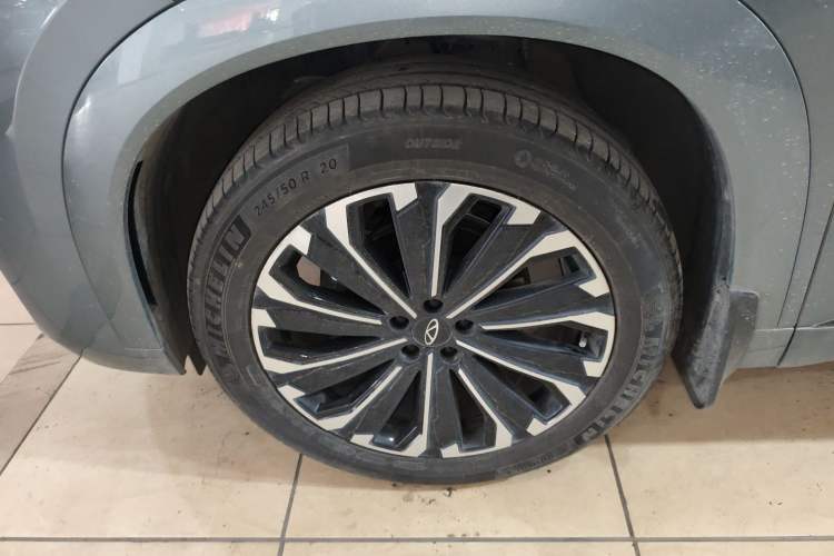 Used Chery Tiggo 9 2023 2.0T Dual-Clutch Two-Wheel Drive Prestige Version 5 Seats Left Front Wheel Hub