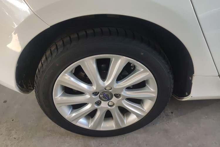 Used Volvo V40 2016 T4 Smart Luxury Edition
