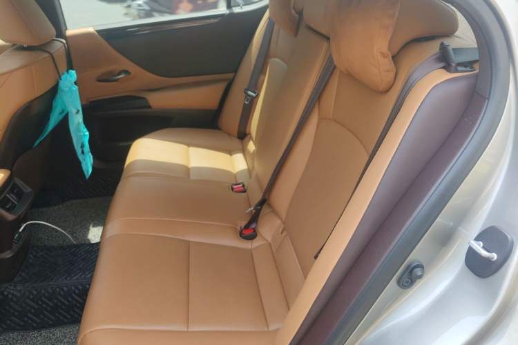 Used Lexus ES 2020 300h Premier Edition