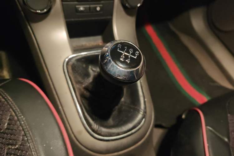Used Chevrolet Cruze 2015 1.5L Classic SL MT Gear Lever