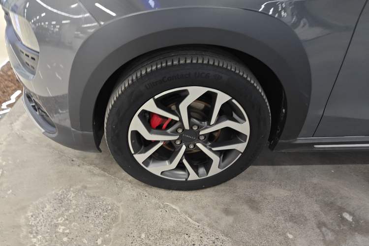 Used Lynk & Co 02 2019 1.5T DCT Two-Wheel Drive Sporty Version China VI Standard Left Front Wheel Hub