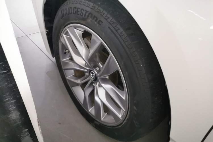 Used Toyota Avalon 2019 Dual-Engine 2.5L Luxury Edition China VI Standard
