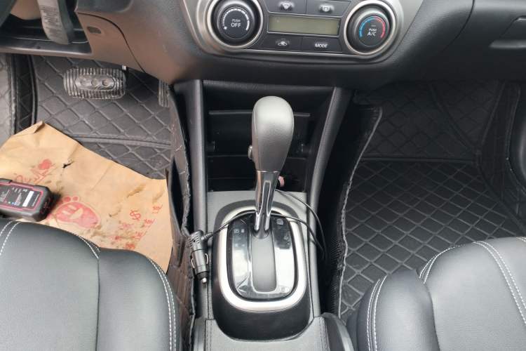 Used Nissan Sylphy 2018 Classic 1.6XE+ CVT Leading Edition Gear Lever