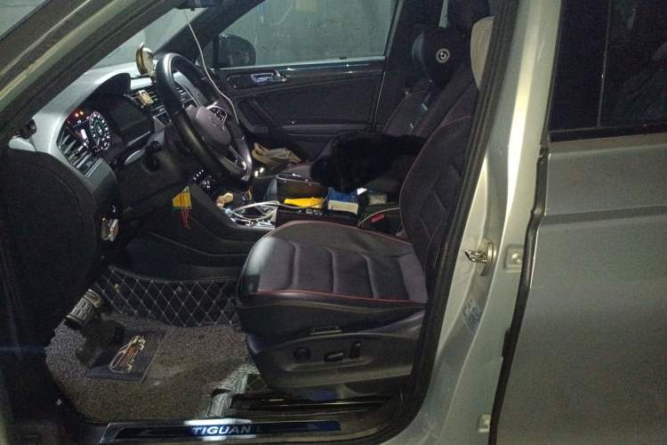 Used Volkswagen Tiguan L 2019 330TSI Automatic Two-Wheel Drive Panoramic Comfort Edition China V Standard Left Front Seat