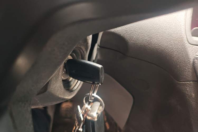 Used Ford Transit 2020 2.0T Diesel Multi-Function Commercial Vehicle Mid-Chassis Low-Roof Design with Dual Rear Doors Meeting China VI Emission Standards
