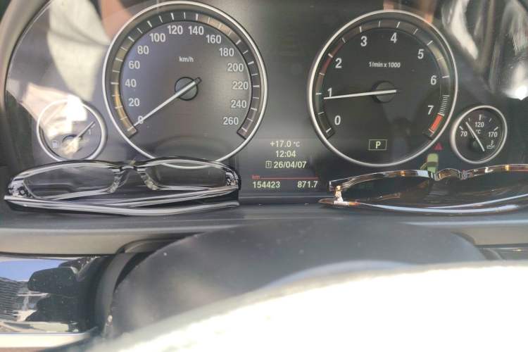 Used BMW 5 Series 2014 520i Elegant Edition Odometer Close Up