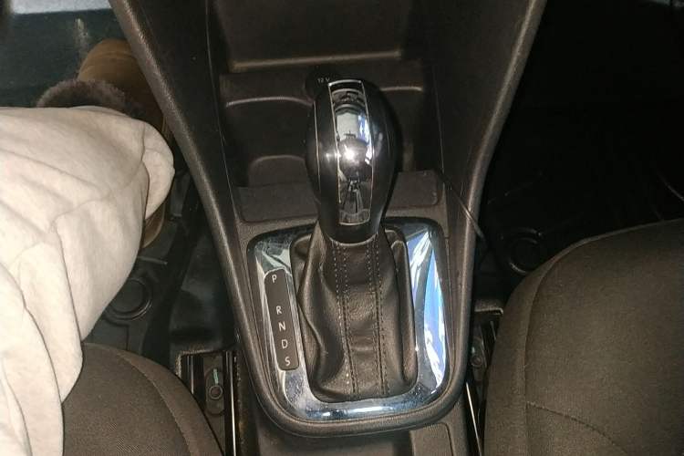 Used Volkswagen Jetta 2015 1.6L Automatic Fashion Model
