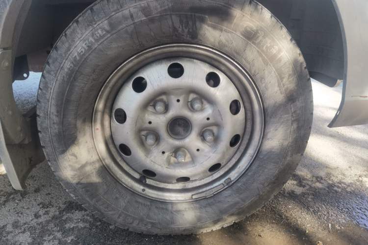 Used Foton Toano 2024 Joyear Multi-Function 2.0T Manual Long-Wheelbase Mid-Roof Model with Single Rear Tire Available in 5/6/7/9-Seater Configurations
