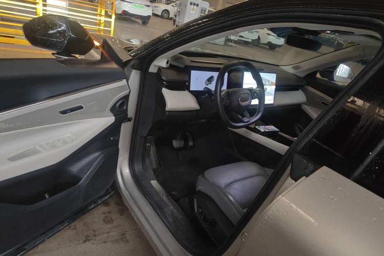 Used Lynk & Co 08 EM-P 2023 220km All-Wheel-Drive Performance Halo