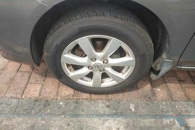 Used Nissan Sunny 2011 1.5XE CVT Comfort Edition Left Front Wheel Hub