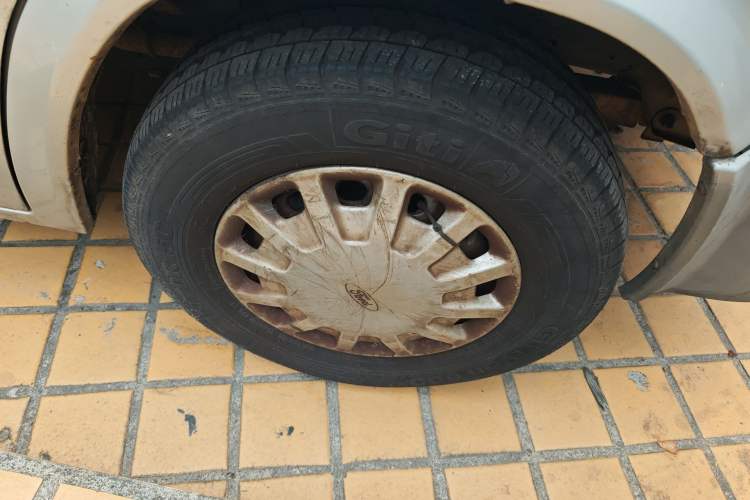 Used Ford Classic Transit 2013 2.8T Diesel Logistics Model with Short Wheelbase and Mid-Roof JX493ZLQ4 Right Front Wheel Hub