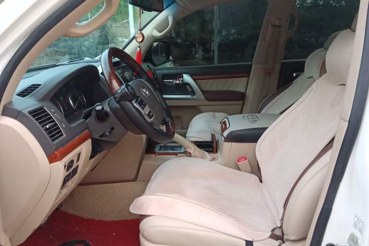 Used Toyota Land Cruiser 2012 4.0L Automatic VX
