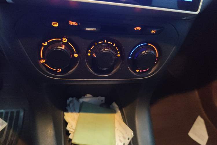 Used Citroen Elysee 2015 Zhishang Edition 1.6L Manual Fashion Model