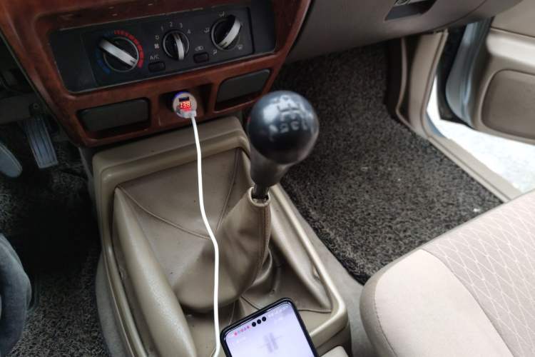 Used Nissan ZN Van 2013 2.4L Two-Wheel Drive Standard Model with 5 Seats