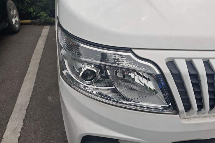 Used CHANGAN KAICHENG Ruixing EM60 2021 Pure Electric Van Transporter 60kW Right Front Headlight