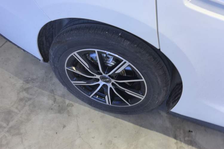 Used BYD Seal 06 New Energy 2024 DM-i 80KM Prestige Model Right Rear Wheel Hub