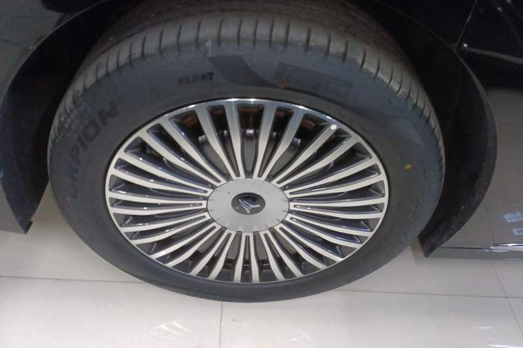 Used VOYAH Dream 2025 PHEV Four-Wheel Drive Prestige Kunpeng Edition