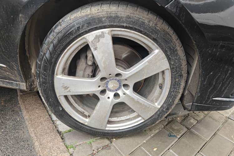 Used Mercedes-Benz E-Class 2013 E 260 L CGI Stylish Model Right Front Wheel Hub