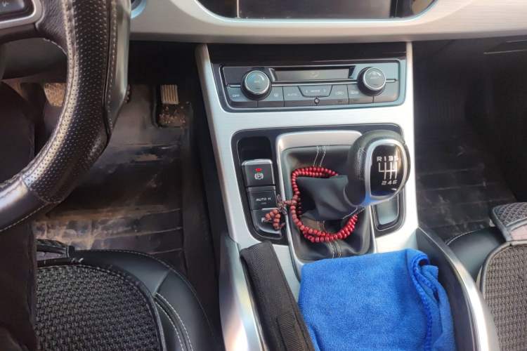 Used Geely Auto Emgrand X7 Sport 2016 2.0L Manual ZhiShang Version Gear Lever